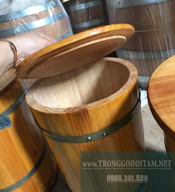 nên đựng gạo bằng gỗ