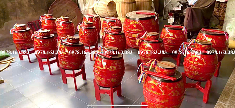 dàn trống hội biểu diễn